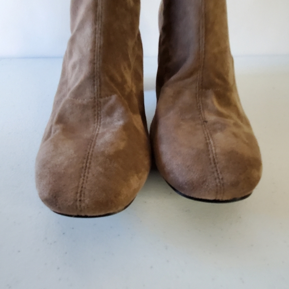 Olivia Miller Unbreak My Heart Boots Size 9 Chunky Heel Pull-on Sueded Bootie - Picture 6 of 13